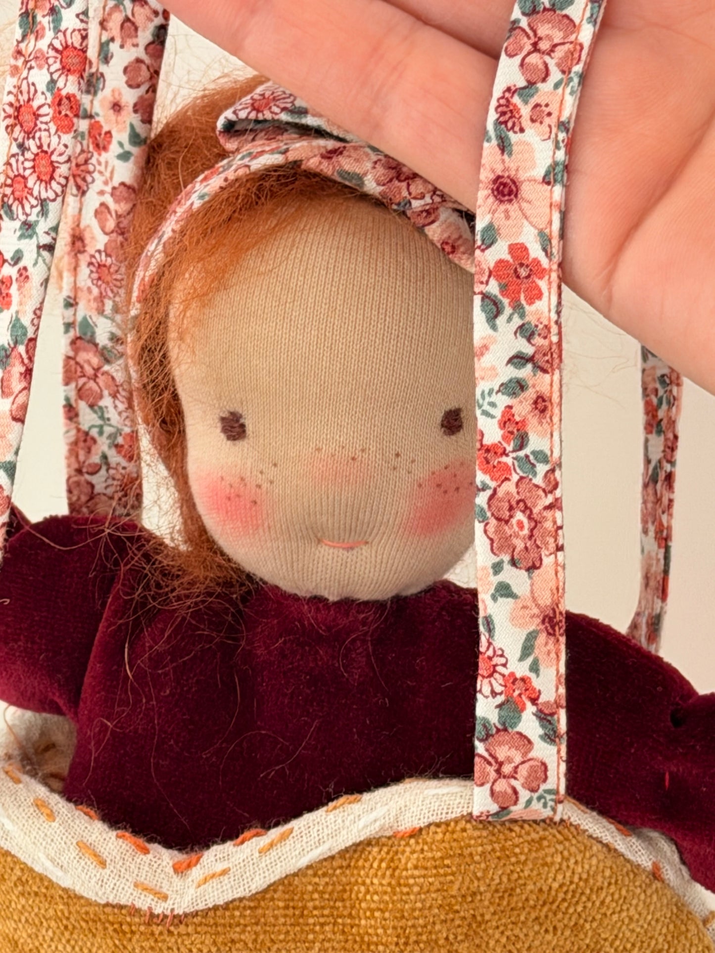 Carry Love fairy - cinnamon