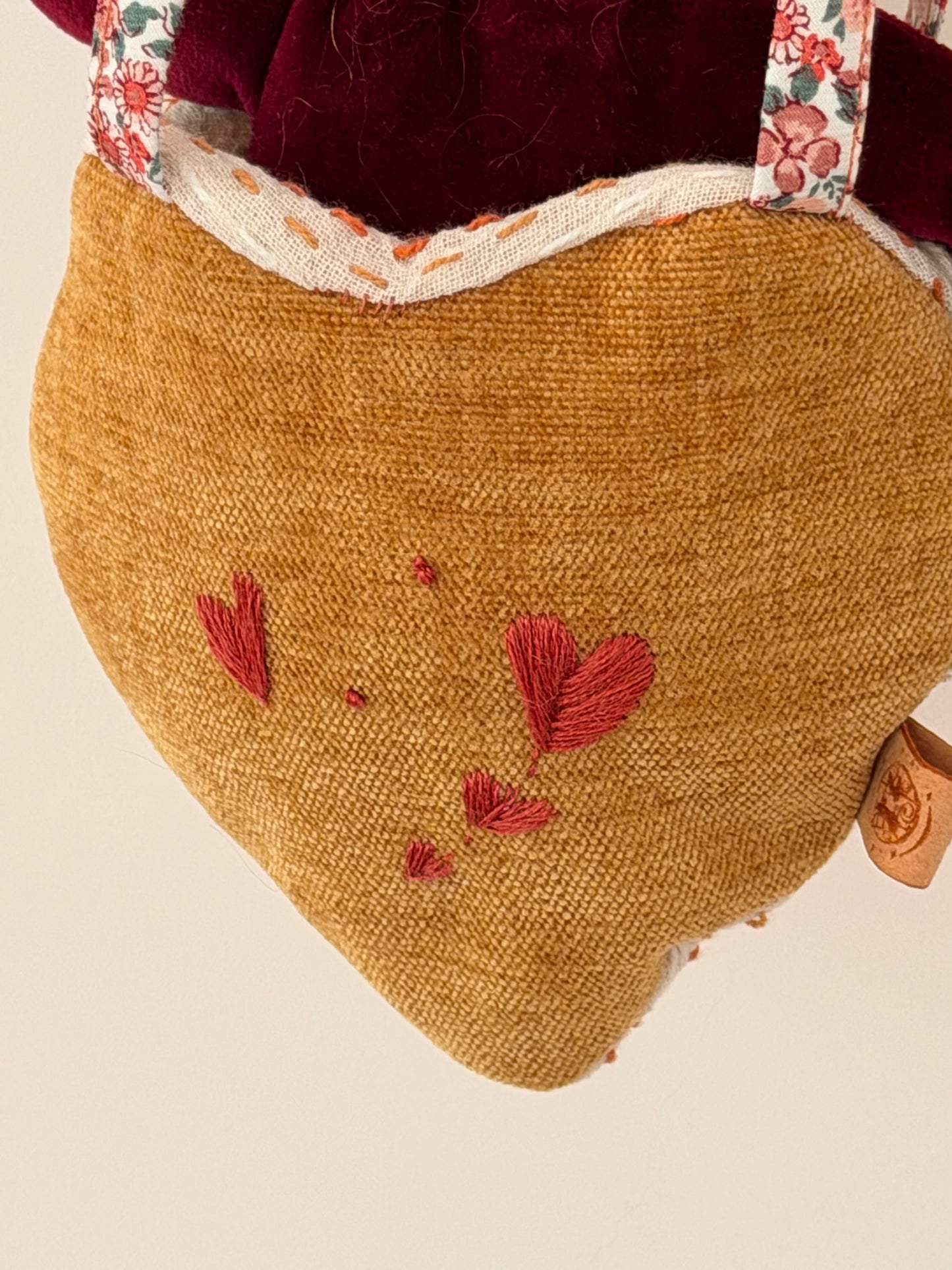 Carry Love fairy - cinnamon