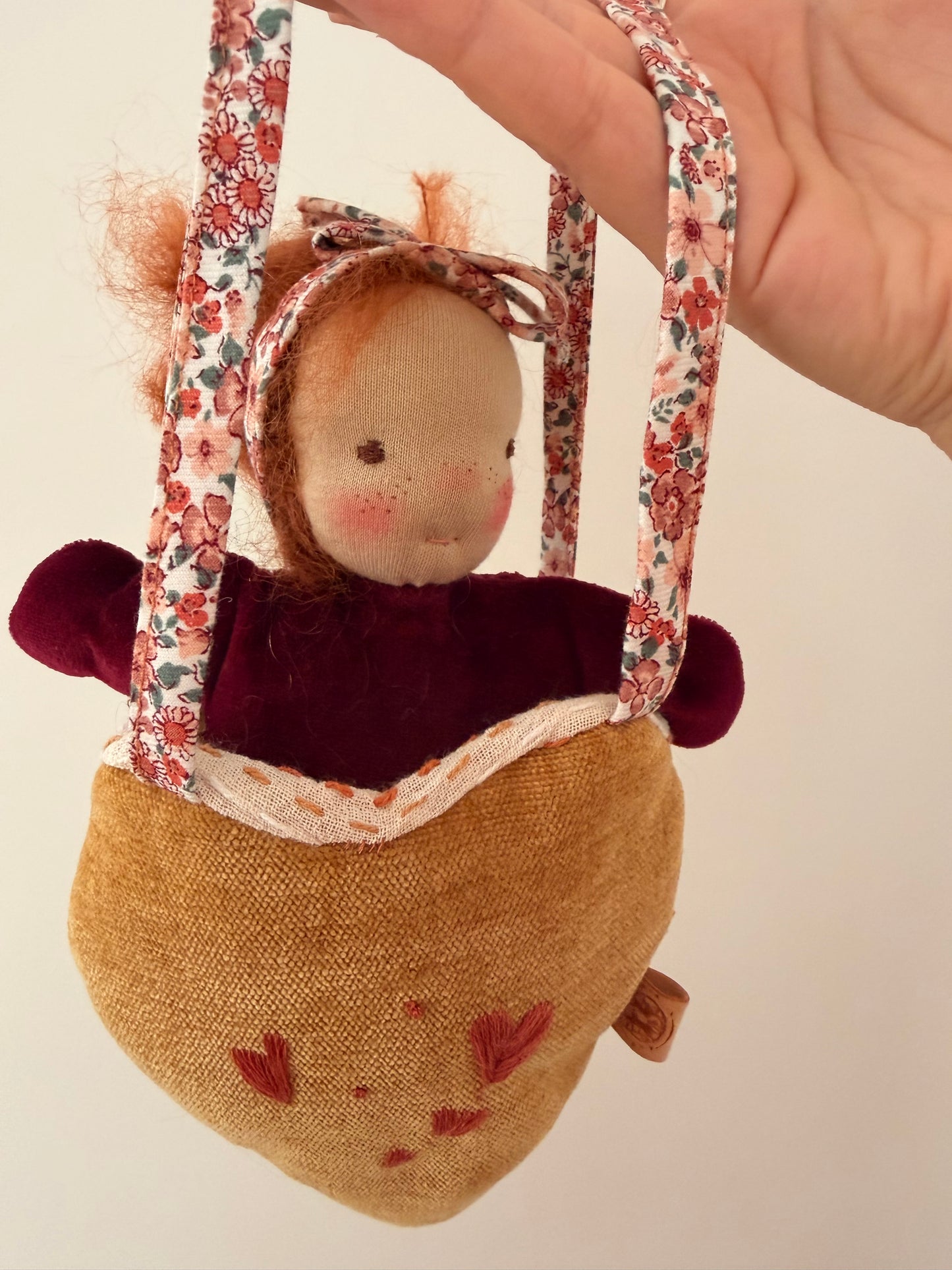 Carry Love fairy - cinnamon